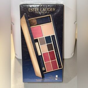 Estee Lauder Travel Exclusive Eyeshadow Palette with Red and Blue Shades